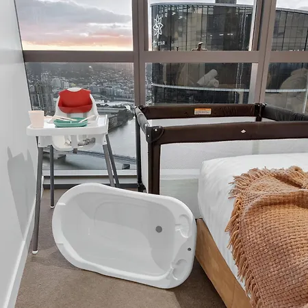 River Glow At Queens Wharf Level 43 Including Parking, Pool, And Views Brisbane