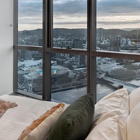 Apartment River Glow At Queens Wharf Level 43 Including Parking, Pool, And Views