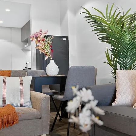 River Glow At Queens Wharf Level 43 Including Parking, Pool, And Views *