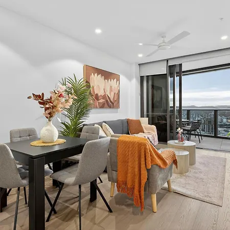 River Glow At Queens Wharf Level 43 Including Parking, Pool, And Views Brisbane
