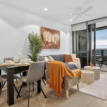 River Glow At Queens Wharf Level 43 Including Parking, Pool, And Views Apartment