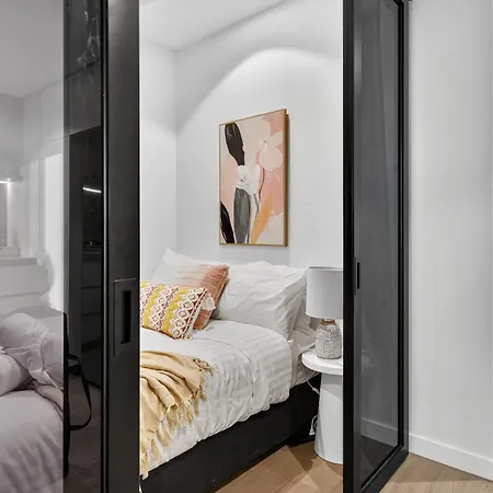 River Glow At Queens Wharf Level 43 Including Parking, Pool, And Views Apartment