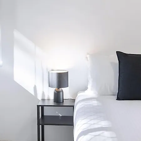 Leafy Corner - Simple Near River And Cbd Apartment Brisbane