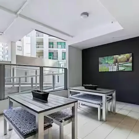 Elevate - Views, Pool, Sauna & Gym Brisbane