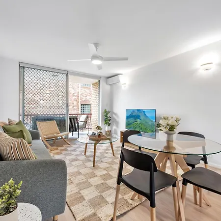 Stylish And Comfy 2br In Medical District With Parking