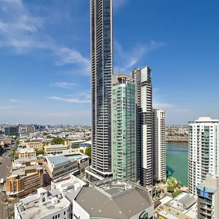 Elevated Cbd Living 2br With Skyline Views Apartment