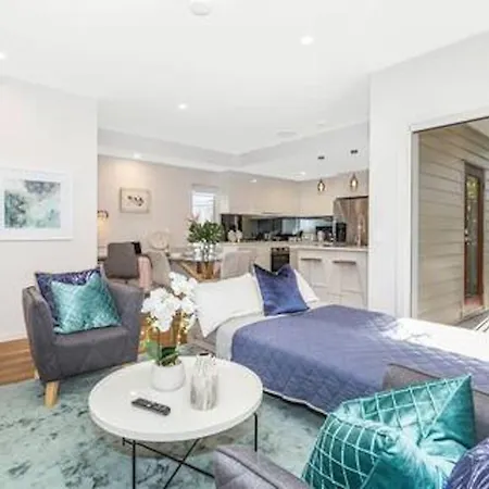 Park Ave Retreat - 3 Carparks, Wifi, Bbq, King Bed *
