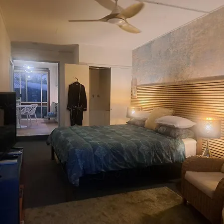 1960s Pool House - Hosted Brisbane