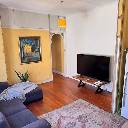 Leafy Retreat By New Farm Park Apartment