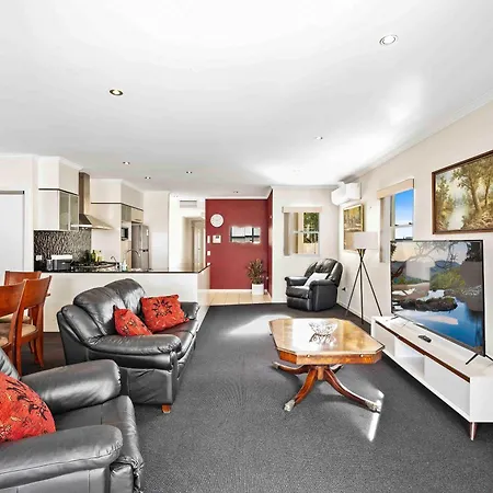 Stylish Escape Free Parking For 2 Walk To Cbd Apartment Brisbane