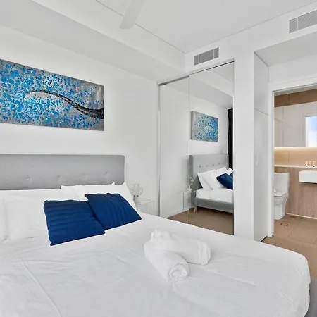 Stunning & River Views Rooftop Pool Gym Apartment Brisbane