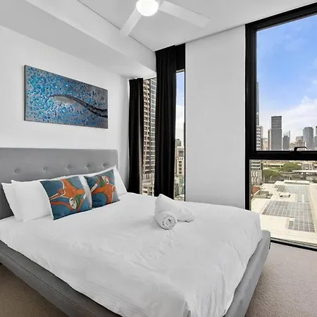Stunning & River Views Rooftop Pool Gym Brisbane