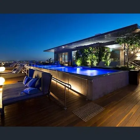Stunning & River Views Rooftop Pool Gym Apartment