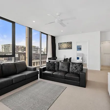 Stunning & River Views Rooftop Pool Gym Apartment Brisbane