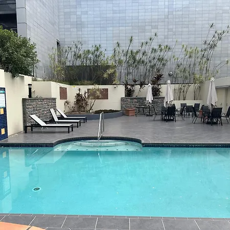 Beautiful Free Parking Hotel