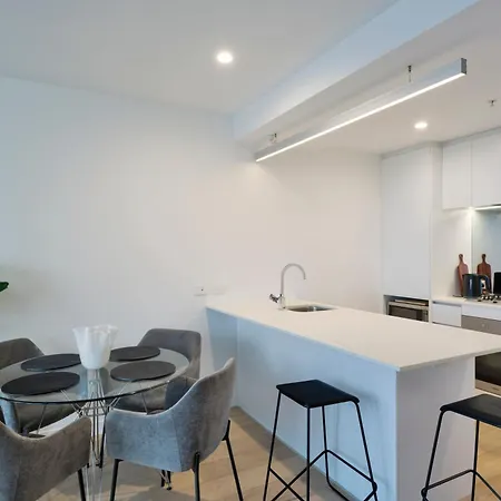 Spacious 2bed 2bath With Views * Brisbane