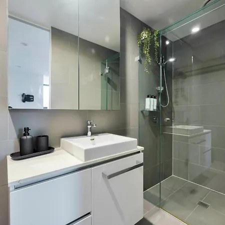 Spacious 2bed 2bath With Views *