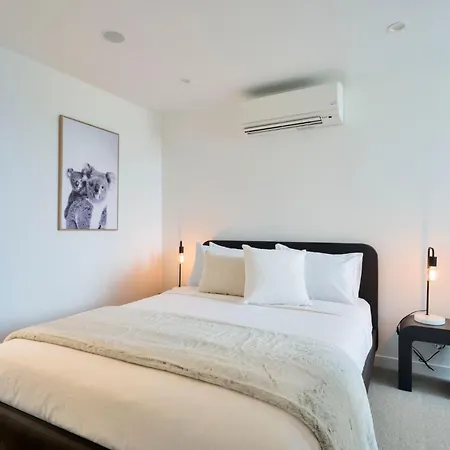 Apartment Spacious 2bed 2bath With Views *