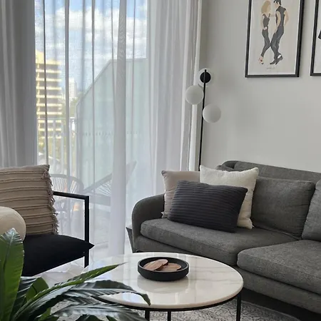Apartment Spacious 2bed 2bath With Views *