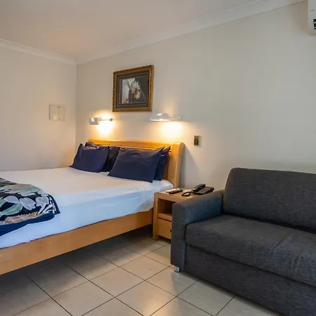 Novena Palms Motel 4*