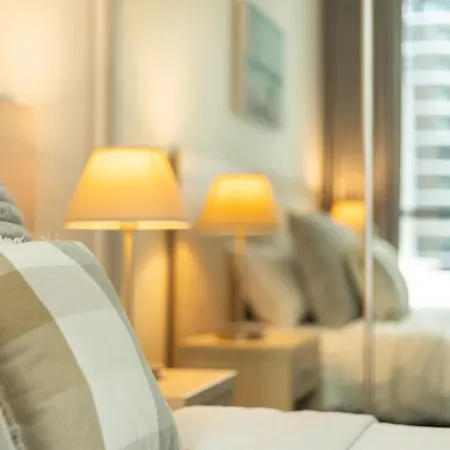 Fantastic Cbd 2br Parking Steps To Action Apartment Brisbane