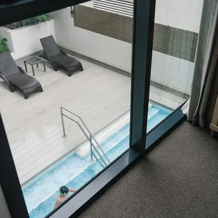 Fantastic Cbd 2br Parking Steps To Action Apartment