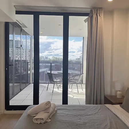 Modern Luxury Gabba Apartment *