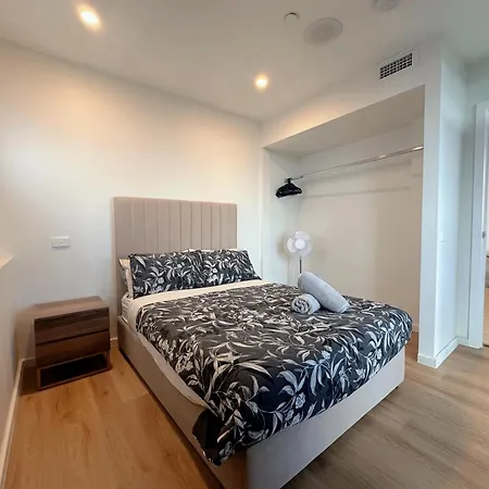 Warm Cozy Gabba Close To Pa & Cbd