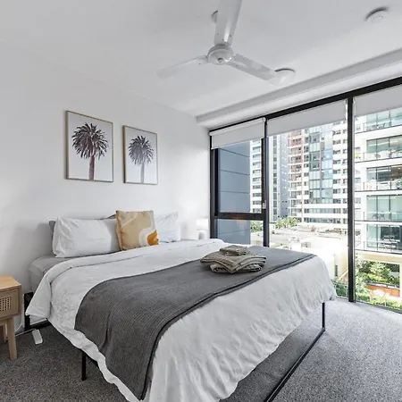 Apartment South Bank Sensational - 2bed-2bath-1car-pool *