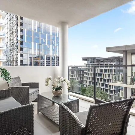 South Bank Sensational - 2bed-2bath-1car-pool