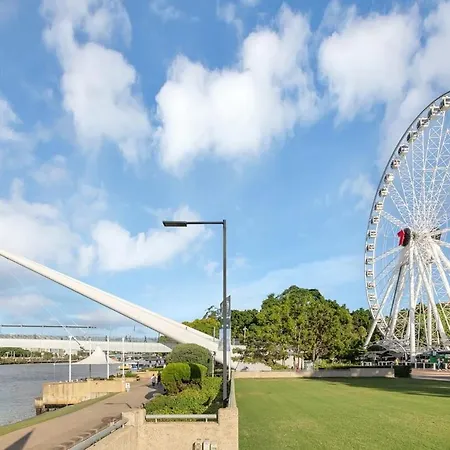 Apartment South Bank Sensational - 2bed-2bath-1car-pool