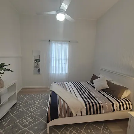Holiday home Charming 4bdr Inc Separate Studio, Newly Renovated Brisbane