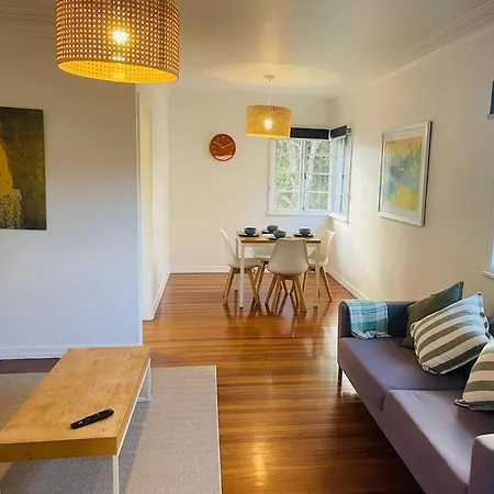 Cozy 4br Close To Schools & Shops&lookout