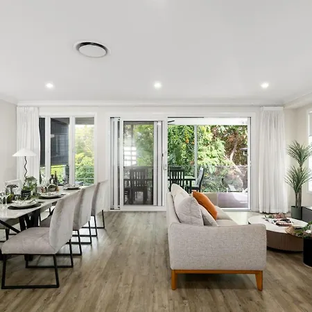 Spacious 4-bedroom Bardon Retreat Across 2 Levels