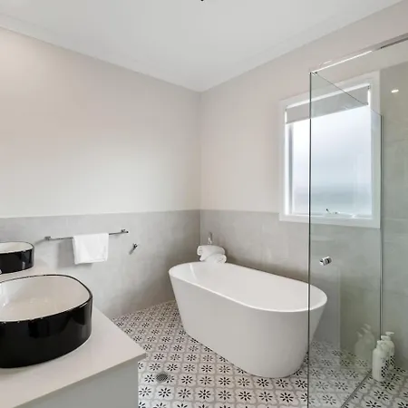 Spacious 4-bedroom Bardon Retreat Across 2 Levels