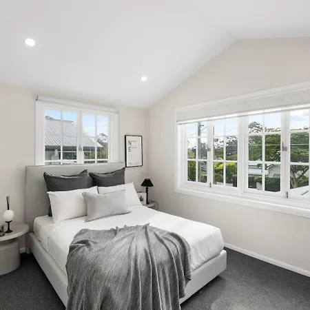 Spacious 4-bedroom Bardon Retreat Across 2 Levels *