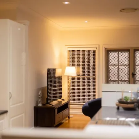 Cozy Hub Near Food Fusion Family Business Ideal Brisbane