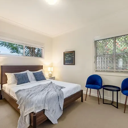 Cozy Hub Near Food Fusion Family Business Ideal Holiday home