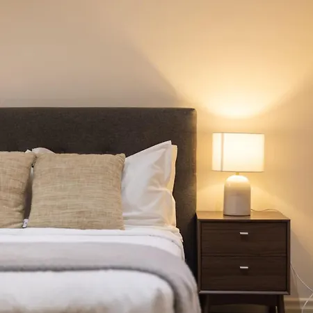 Cozy Hub Near Food Fusion Family Business Ideal Holiday home
