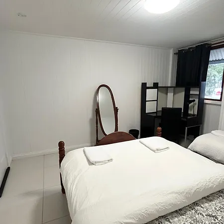 197 Shafston Ave Kangaroo Point Qld 4169 Homestay *