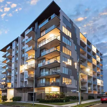 Peaceful With Parking Apartment