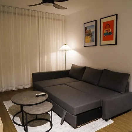 Sunny & Convenient, Terraces Bowen Hills Apartment
