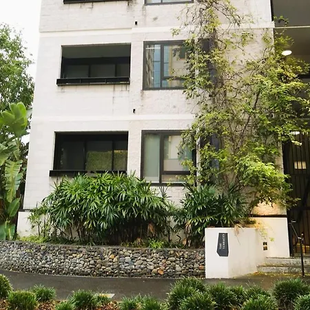 Sunny & Convenient, Terraces Bowen Hills Apartment *