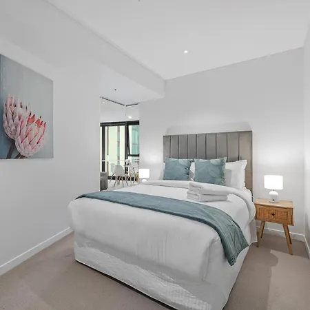 Stylish 2br - Tallest Building In Pool, Gym * Brisbane