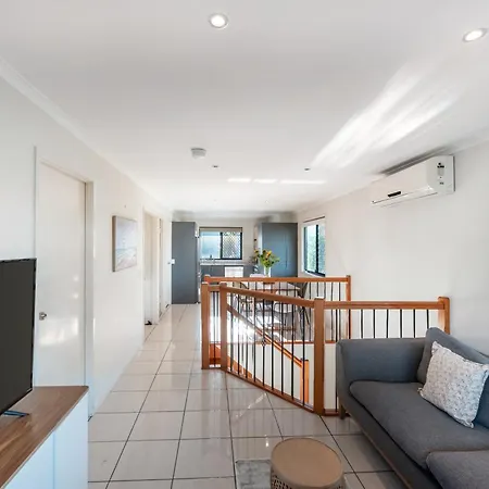 Inner New Farm 3-bed Townhouse With Yard *