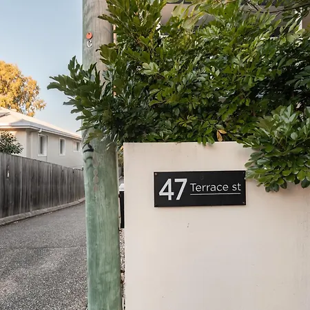 Inner New Farm 3-bed Townhouse With Yard *
