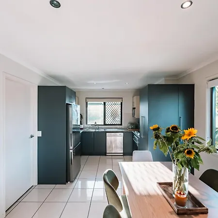 Inner New Farm 3-bed Townhouse With Yard *