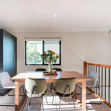 Inner New Farm 3-bed Townhouse With Yard Brisbane