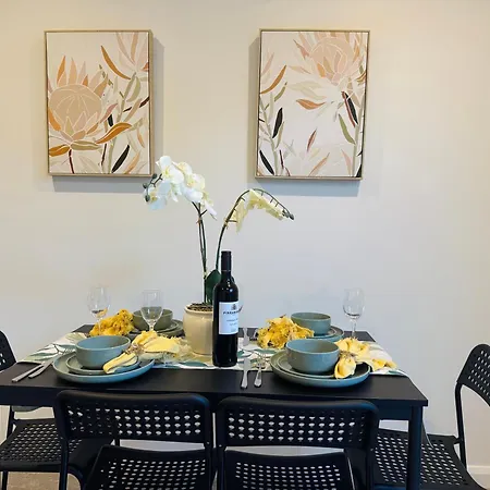 Holiday home Luxe 2b2b Walk To Sunnybank Market Square