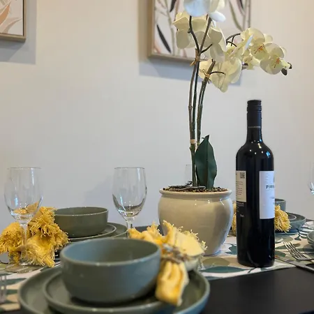 Luxe 2b2b Walk To Sunnybank Market Square Holiday home Brisbane